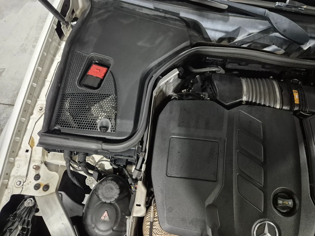 Benz E-Class W213 E220d Avantgarde