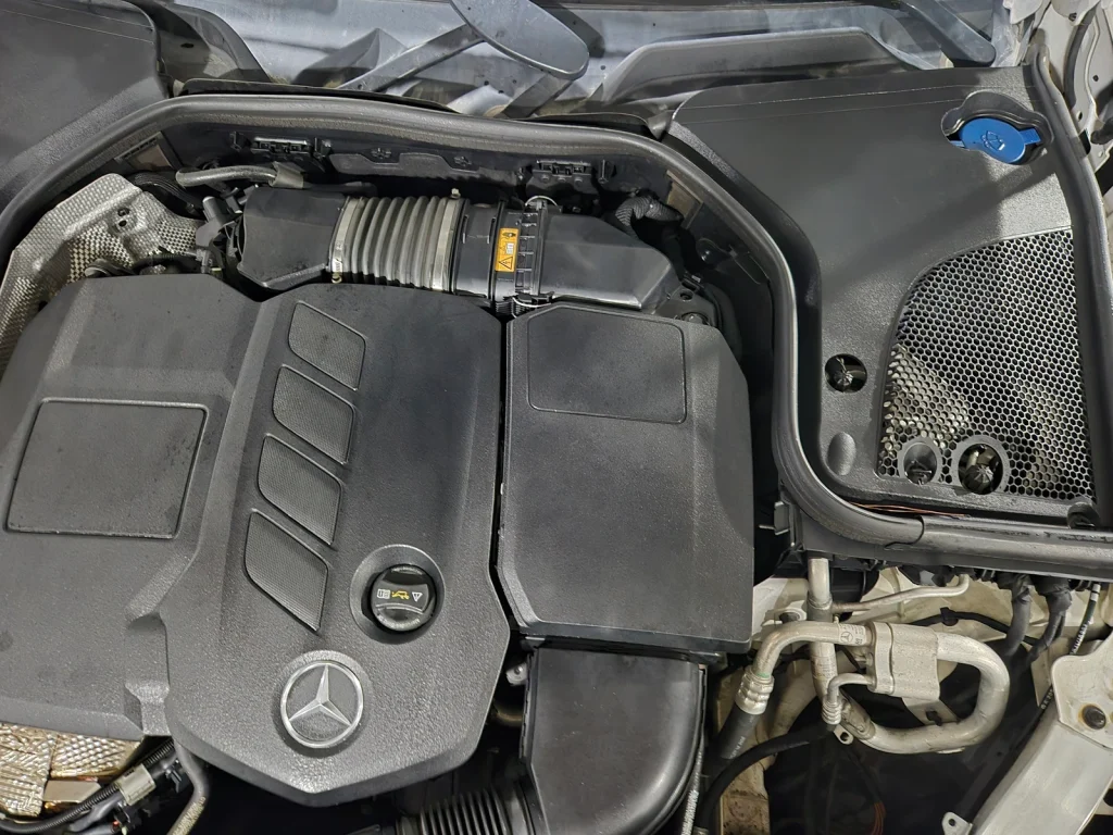 Benz E-Class W213 E220d Avantgarde