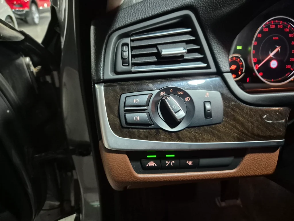 BMW 5 Series (F10) 528i Luxury Plus