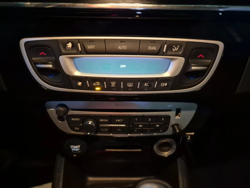 Renault-KoreaSamsung SM3 Neo RE